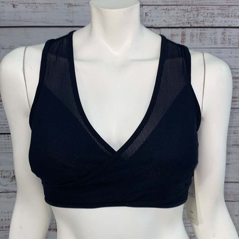NWT Fabletics black medium impact sports bra size medium